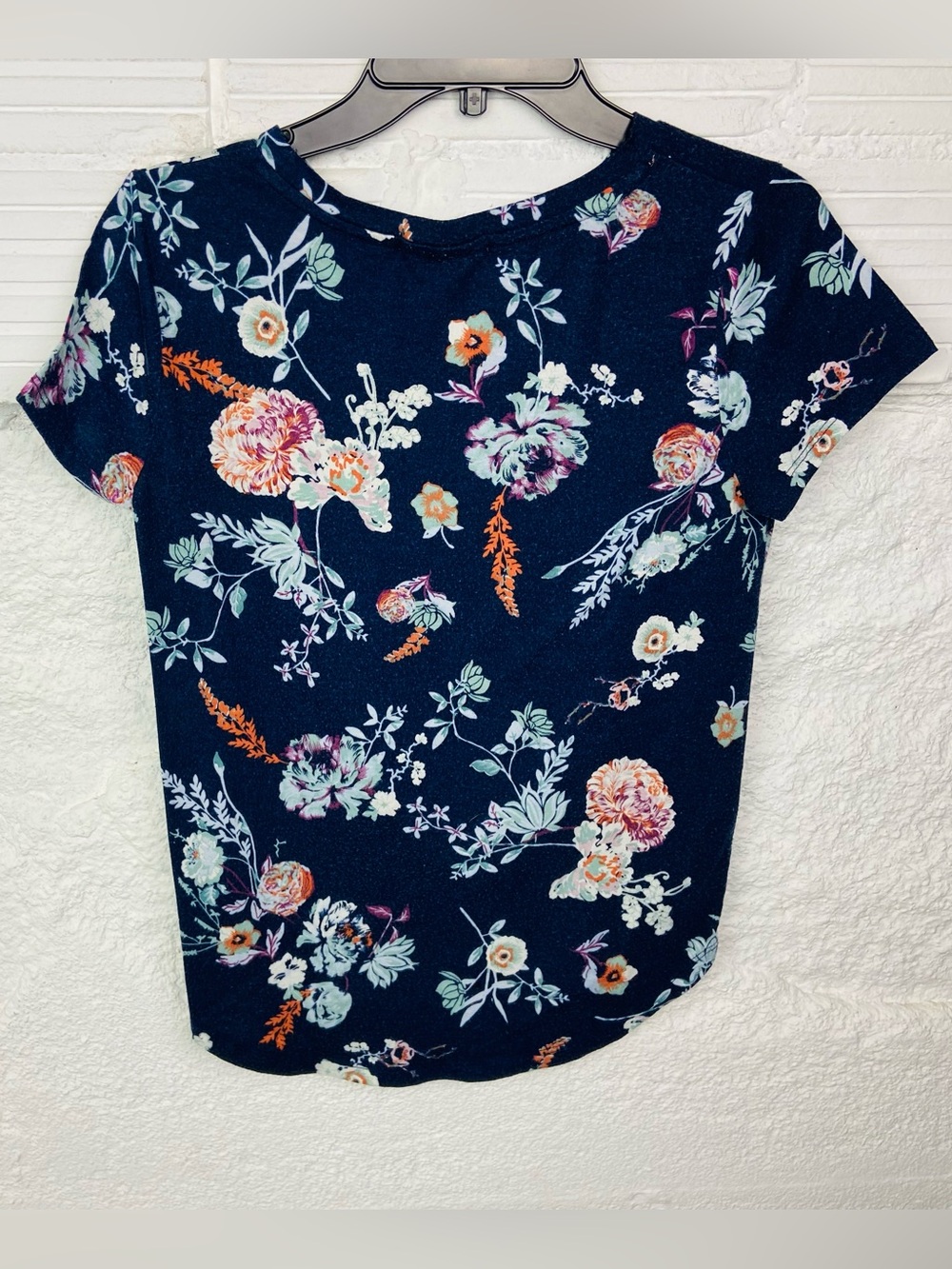 Wallflower Navy Floral Twist-Front Short Sleeve Top size small - Picture 4 of 11